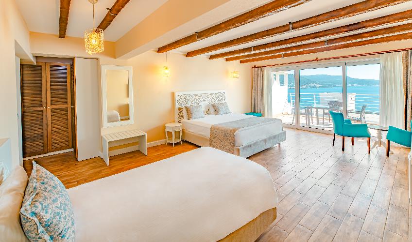 En fazla 3 yetişkin.