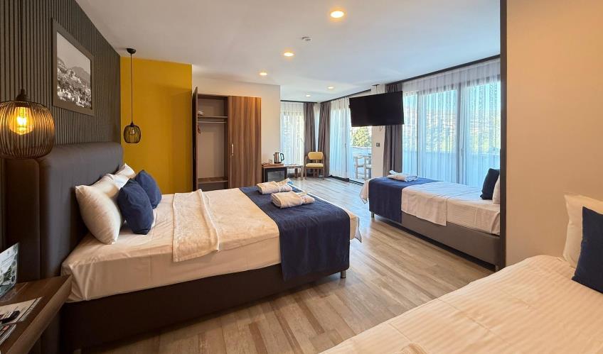 En fazla 4 yetişkin.