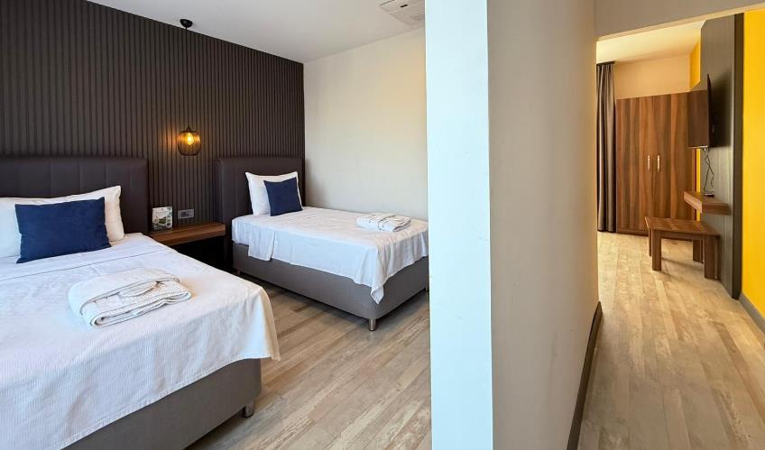 En fazla 4 yetişkin.