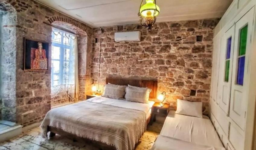 En fazla 4 yetişkin.