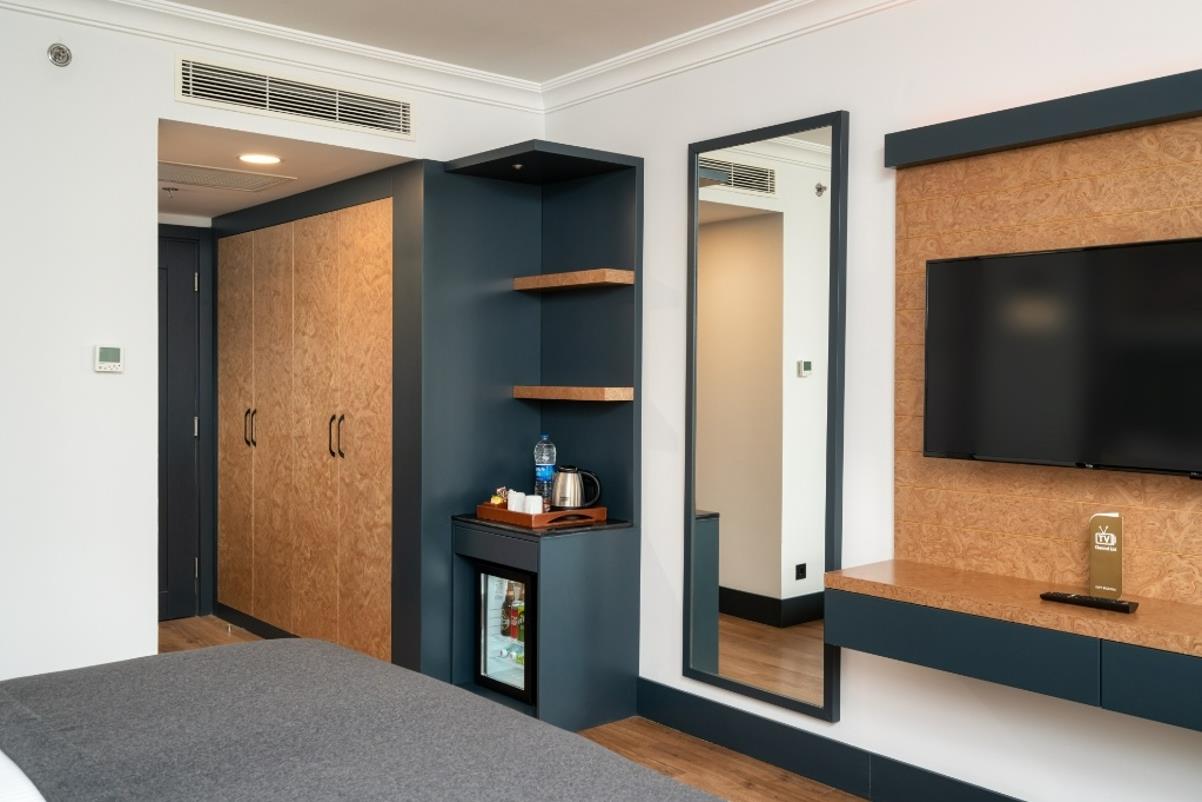 En fazla 3 yetişkin veya 2 yetişkin + 1 çocuk.