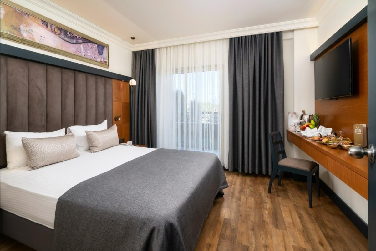 En az 2 yetişkin, En fazla 4 yetişkin veya 3 yetişkin + 1 çocuk.