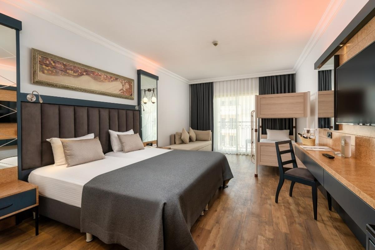 En fazla 3 yetişkin + 1 çocuk veya 2 yetişkin + 2 çocuk.