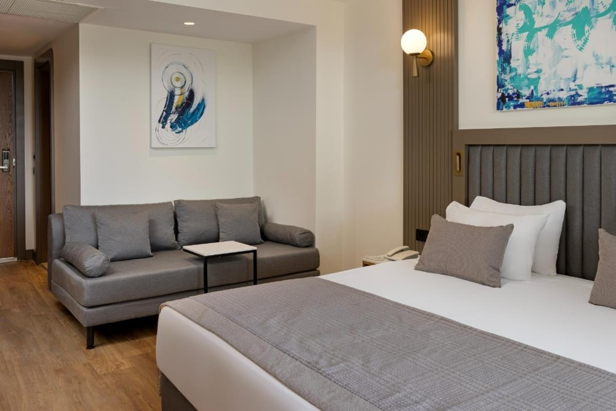 En fazla 3 yetişkin veya 2 yetişkin + 1 çocuk.