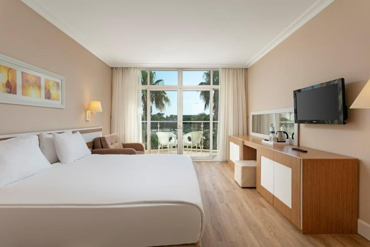 En az 2 yetişkin, En fazla 3 yetişkin + 1 çocuk veya 2 yetişkin + 2 çocuk.