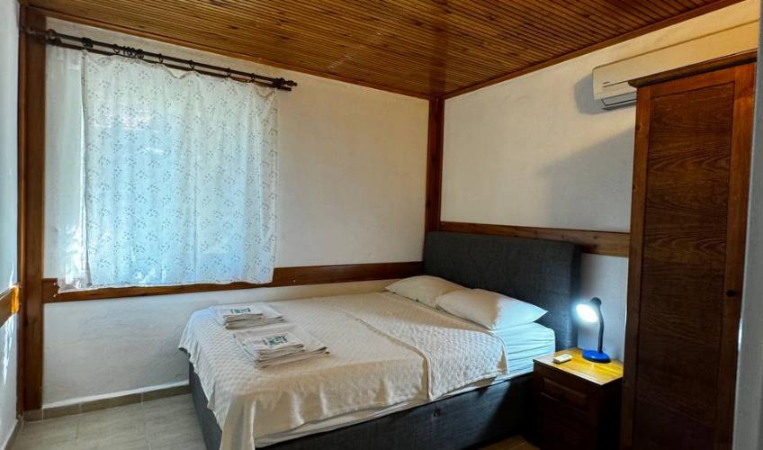 En az 4 yetişkin, En fazla 4 yetişkin + 1 bebek (0-2 yaş).