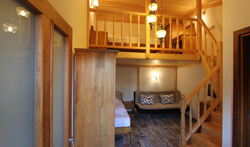 En az 3 yetişkin, En fazla 3 yetişkin + 1 bebek (0-2 yaş).