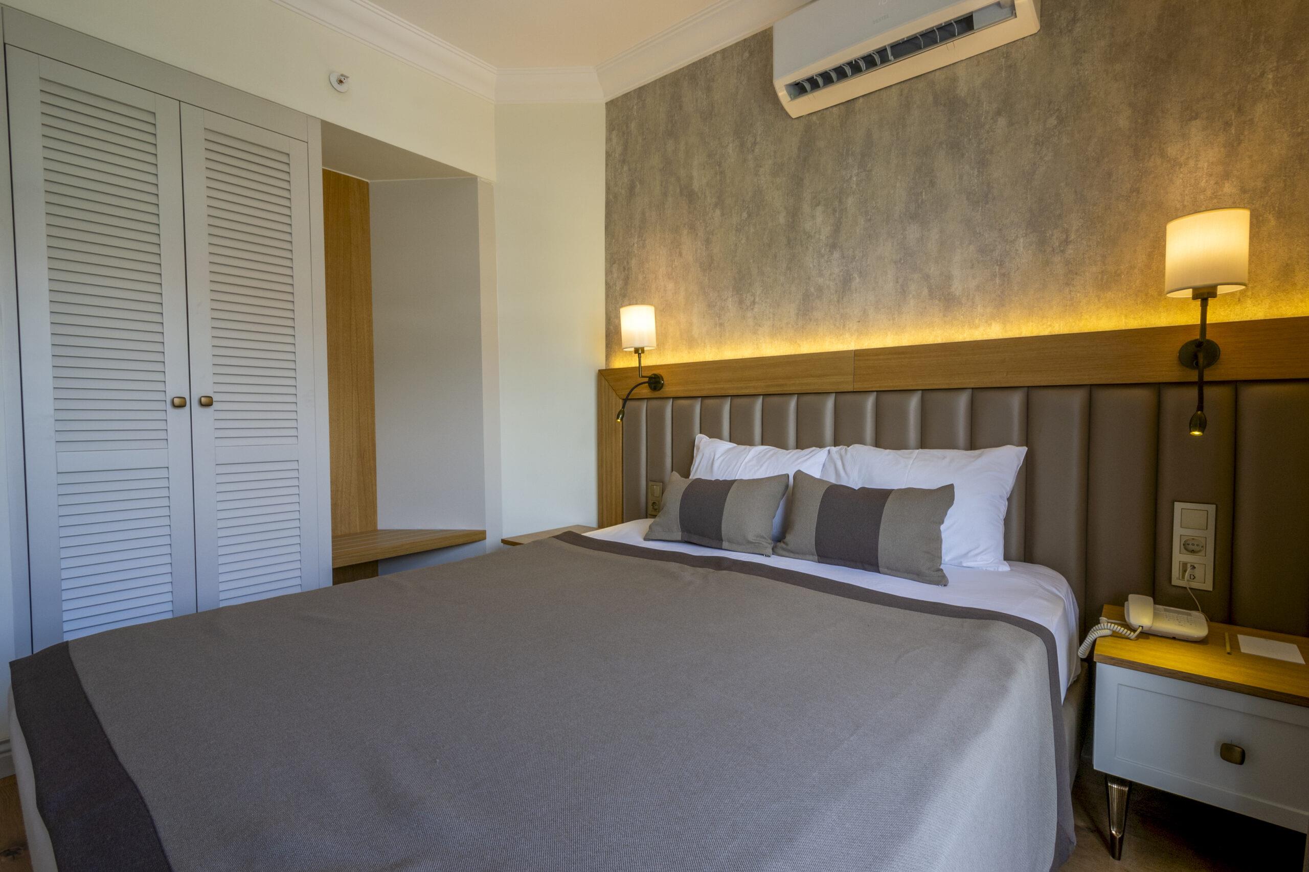 En fazla 2 yetişkin.