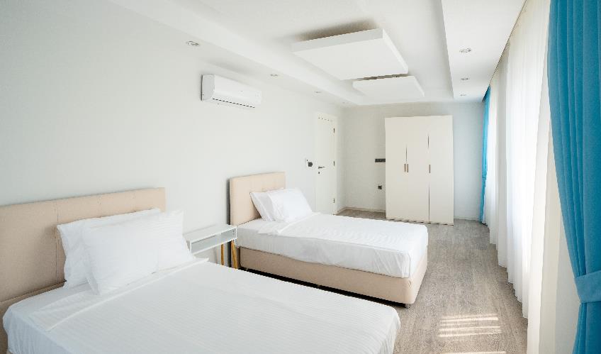 En fazla 4 yetişkin + 2 çocuk + 1 bebek (0-2 yaş) veya 3 yetişkin + 2 çocuk + 1 bebek (0-2 yaş).