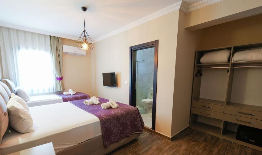 En fazla 3 yetişkin + 1 bebek (0-2 yaş).