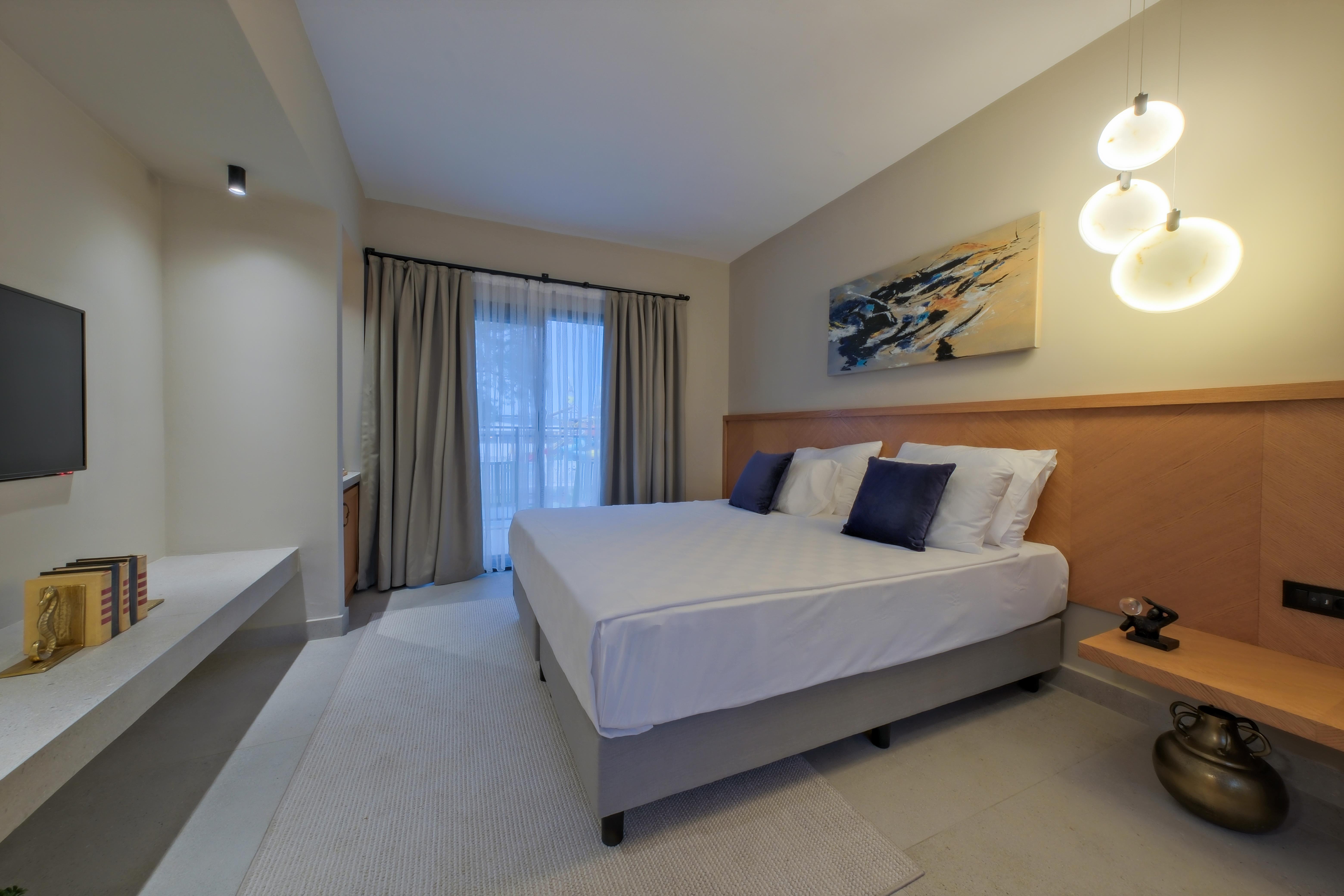 En fazla 3 yetişkin veya 2 yetişkin + 1 çocuk.