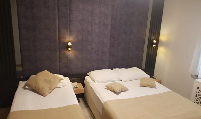 En az 2 yetişkin, En fazla 2 yetişkin + 1 bebek (0-2 yaş).