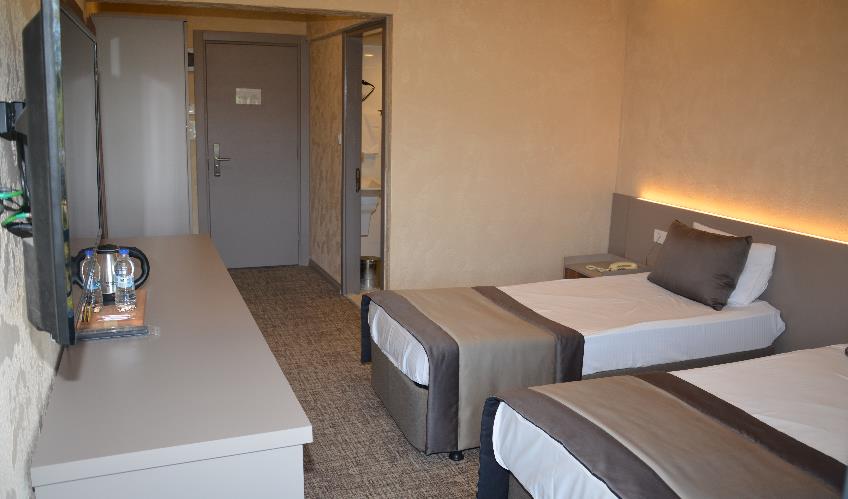 En fazla 1 yetişkin.