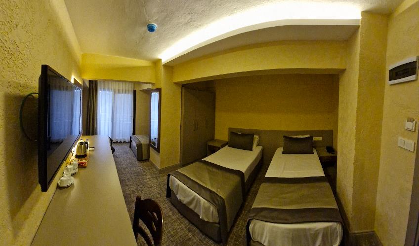 En fazla 4 yetişkin.