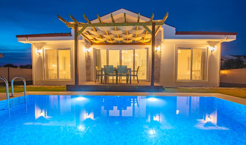 En az 2 yetişkin, En fazla 4 yetişkin.