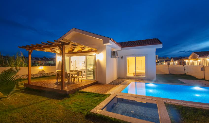 En az 2 yetişkin, En fazla 4 yetişkin + 1 bebek (0-2 yaş) veya 3 yetişkin + 1 çocuk + 1 bebek (0-2 yaş).