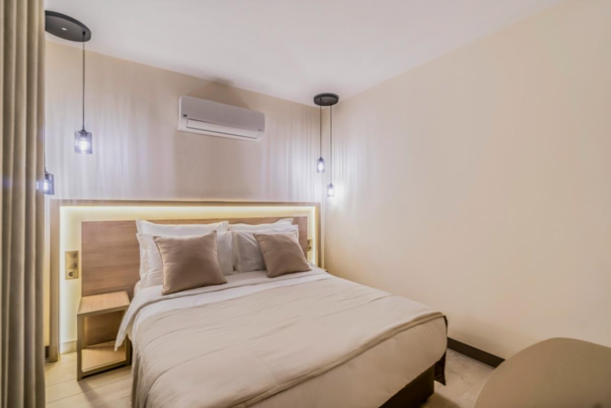 En fazla 3 yetişkin veya 2 yetişkin + 1 çocuk.