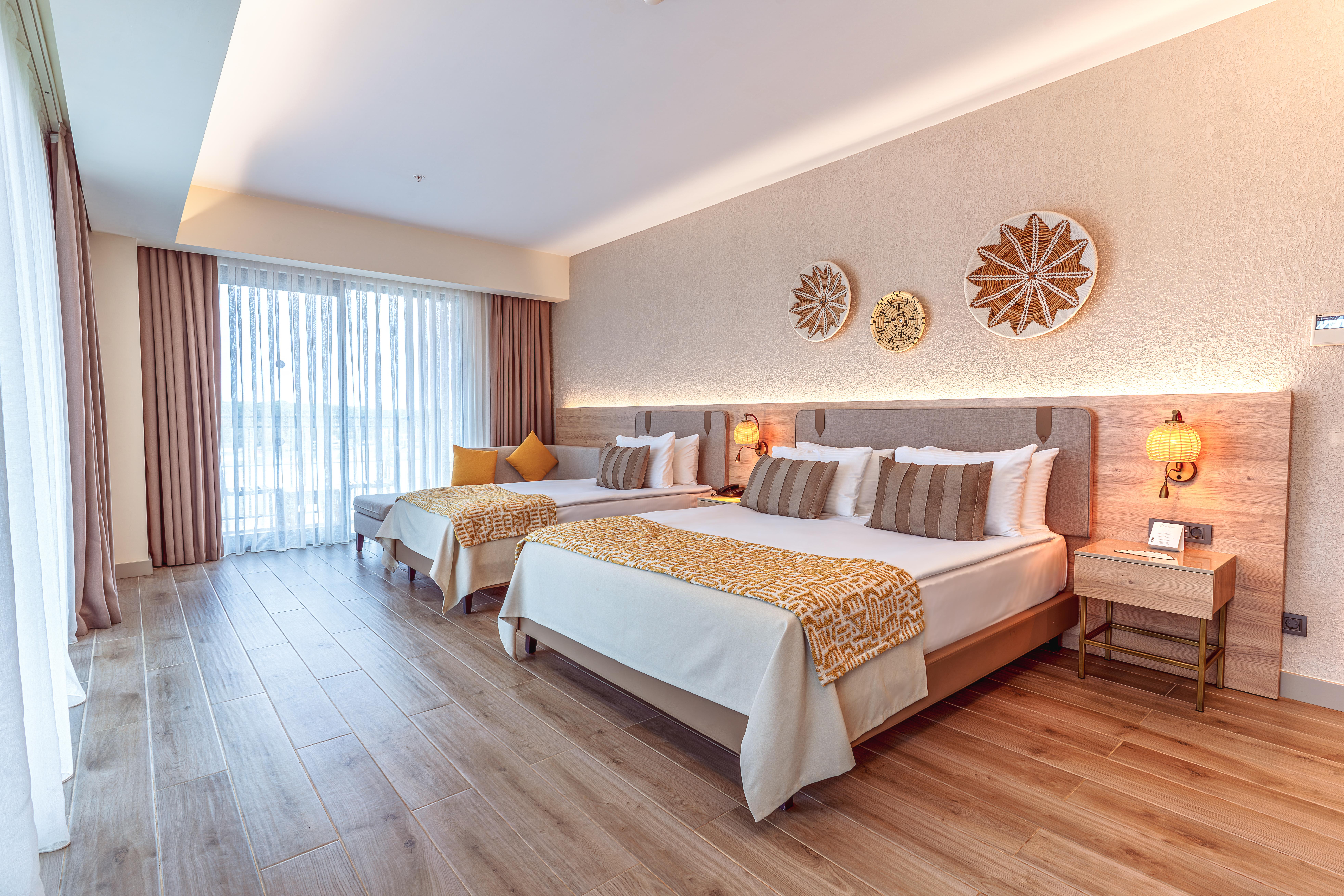 En az 2 yetişkin, En fazla 3 yetişkin + 1 çocuk veya 2 yetişkin + 2 çocuk.