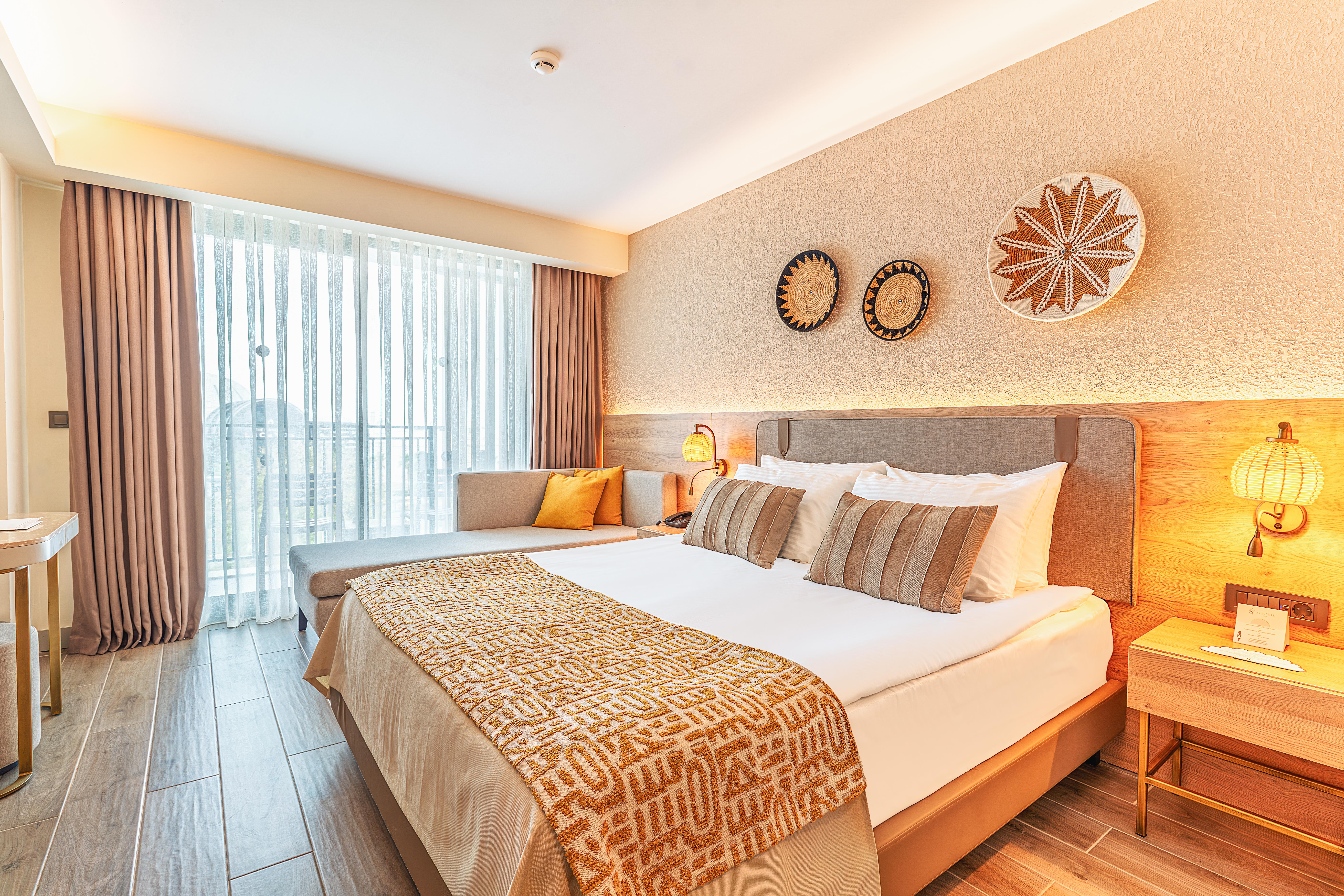 En fazla 3 yetişkin veya 2 yetişkin + 1 çocuk.