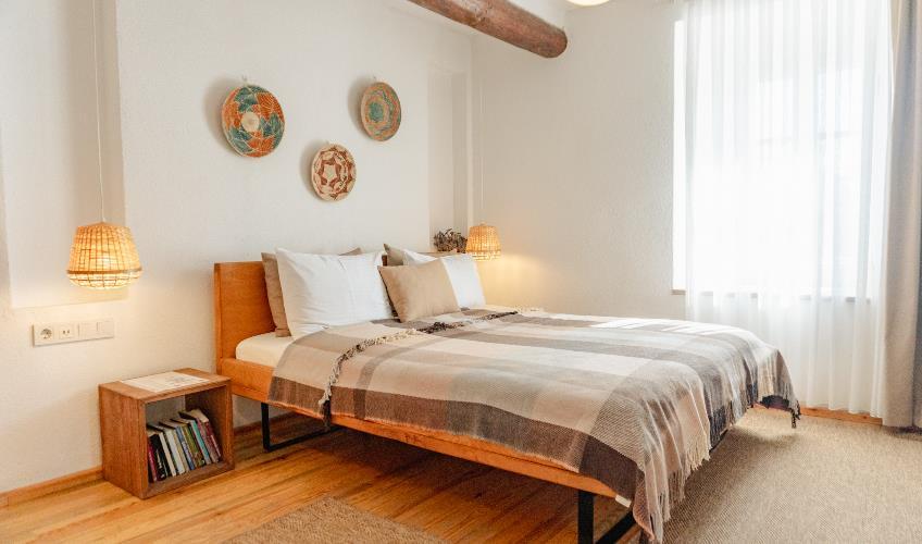 En fazla 2 yetişkin.