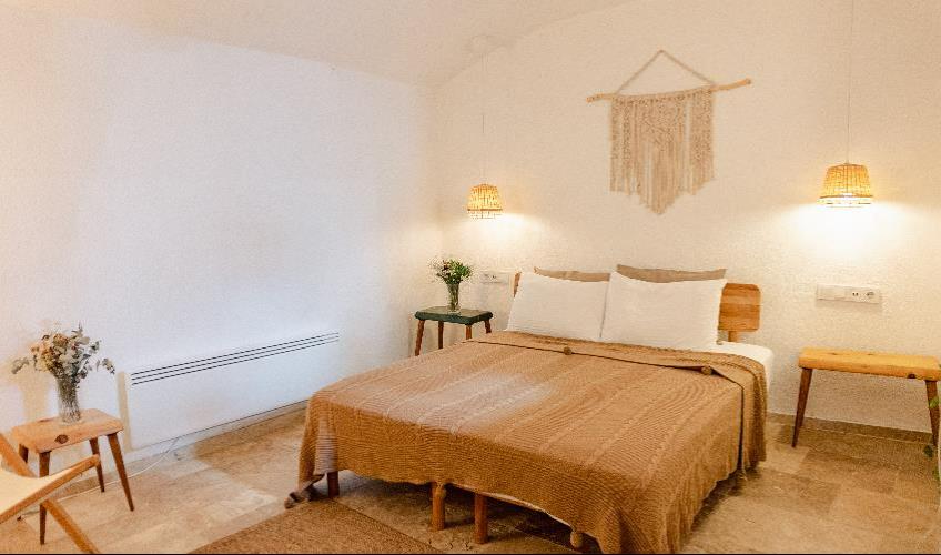 En fazla 2 yetişkin + 1 çocuk veya 1 yetişkin + 1 çocuk.