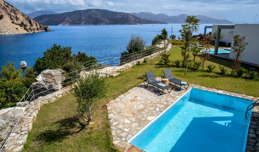 En fazla 3 yetişkin + 1 çocuk + 1 bebek (0-2 yaş) veya 2 yetişkin + 1 çocuk + 1 bebek (0-2 yaş).