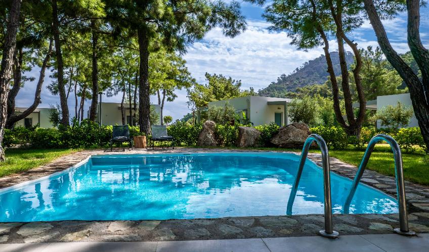 En fazla 3 yetişkin + 1 çocuk + 1 bebek (0-2 yaş) veya 2 yetişkin + 1 çocuk + 1 bebek (0-2 yaş).