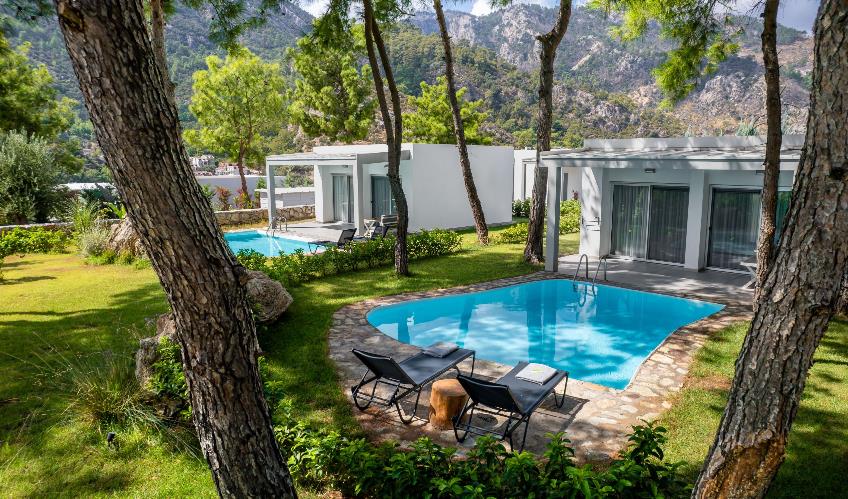 En fazla 3 yetişkin + 1 çocuk + 1 bebek (0-2 yaş) veya 2 yetişkin + 1 çocuk + 1 bebek (0-2 yaş).