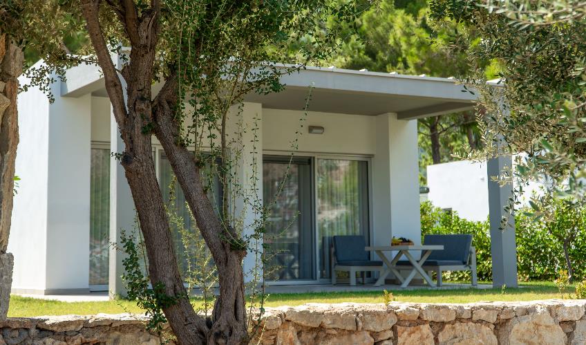 En fazla 3 yetişkin + 1 çocuk + 1 bebek (0-2 yaş) veya 2 yetişkin + 1 çocuk + 1 bebek (0-2 yaş).