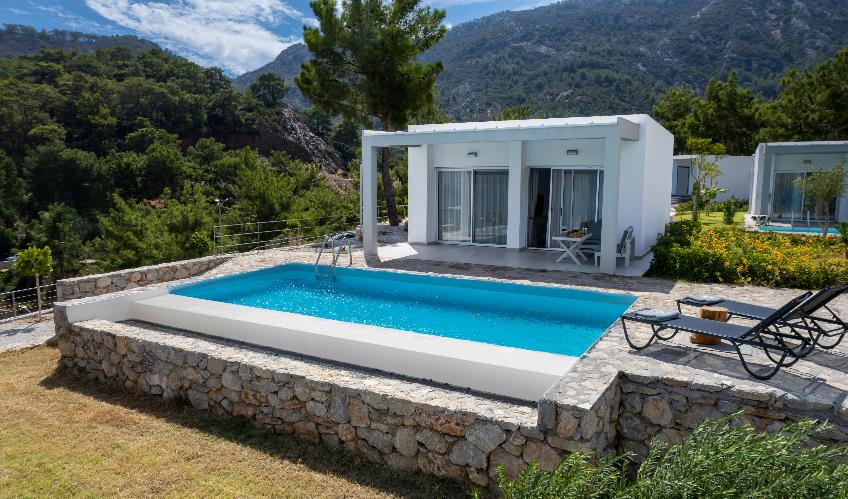 En fazla 3 yetişkin + 1 çocuk + 1 bebek (0-2 yaş) veya 2 yetişkin + 1 çocuk + 1 bebek (0-2 yaş).