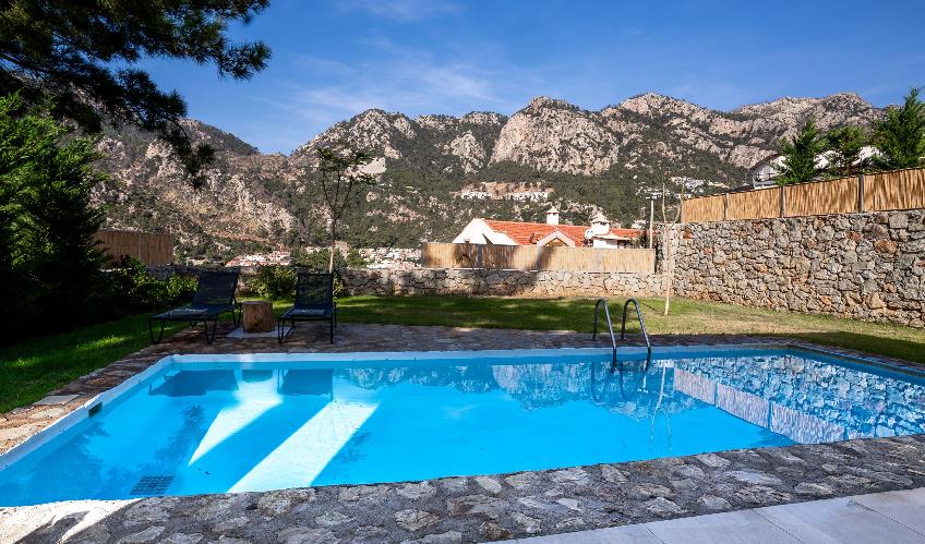 En az 2 yetişkin, En fazla 4 yetişkin + 2 çocuk veya 3 yetişkin + 2 çocuk.