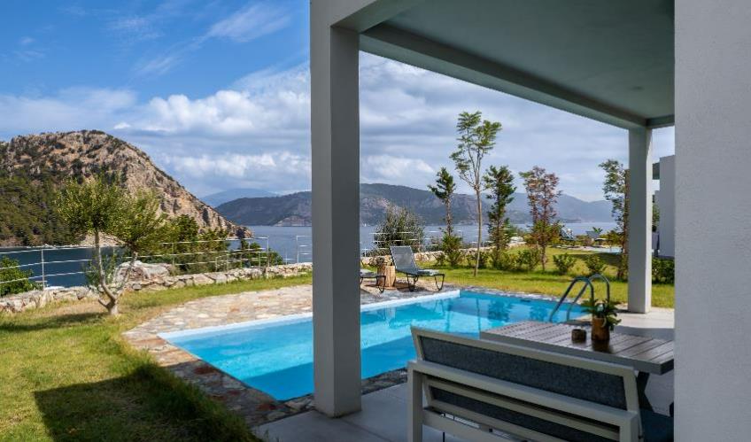 En fazla 3 yetişkin + 1 çocuk + 1 bebek (0-2 yaş) veya 2 yetişkin + 1 çocuk + 1 bebek (0-2 yaş).