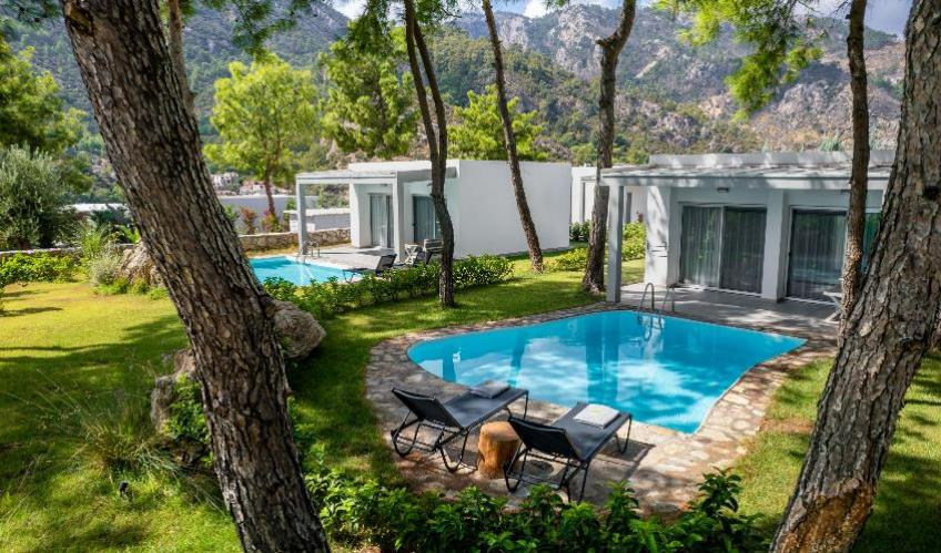 En fazla 3 yetişkin + 1 çocuk + 1 bebek (0-2 yaş) veya 2 yetişkin + 1 çocuk + 1 bebek (0-2 yaş).