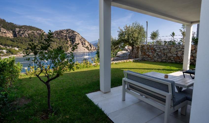 En fazla 3 yetişkin + 1 çocuk + 1 bebek (0-2 yaş) veya 2 yetişkin + 1 çocuk + 1 bebek (0-2 yaş).