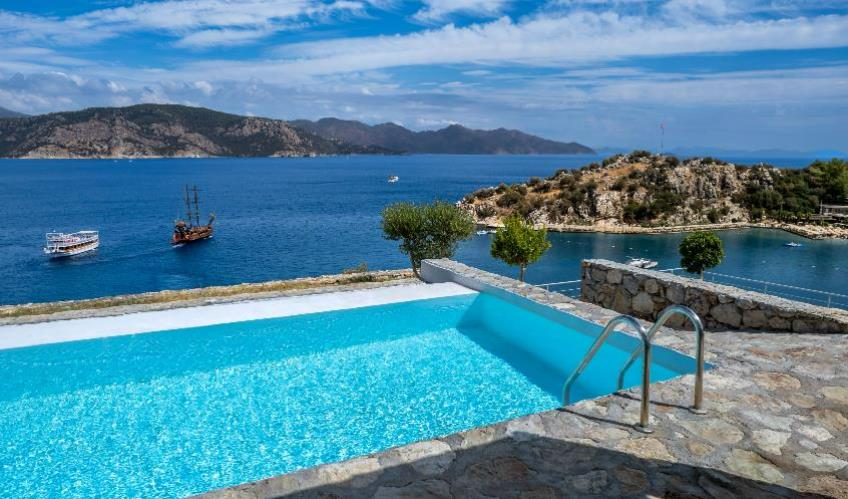 En fazla 3 yetişkin + 1 çocuk + 1 bebek (0-2 yaş) veya 2 yetişkin + 1 çocuk + 1 bebek (0-2 yaş).