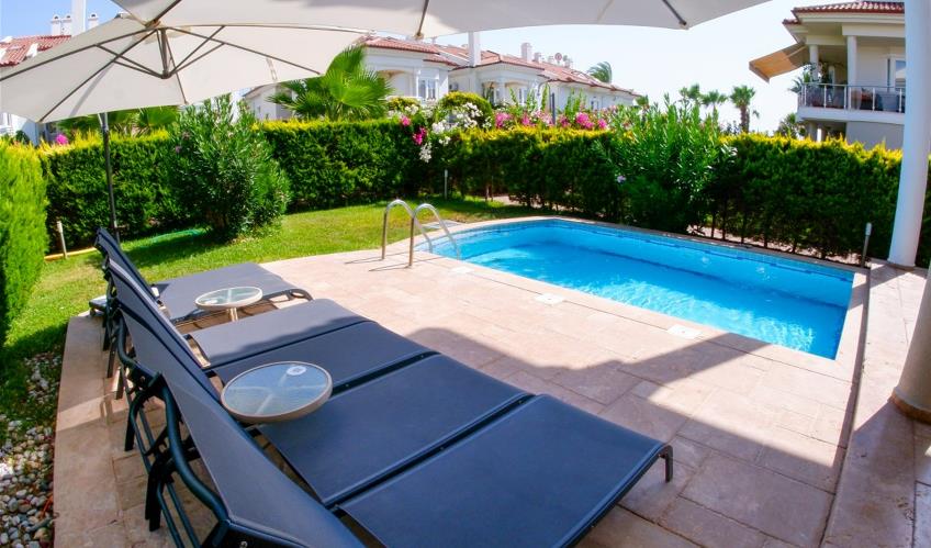 En fazla 4 yetişkin + 2 çocuk + 1 bebek (0-2 yaş) veya 3 yetişkin + 2 çocuk + 1 bebek (0-2 yaş).