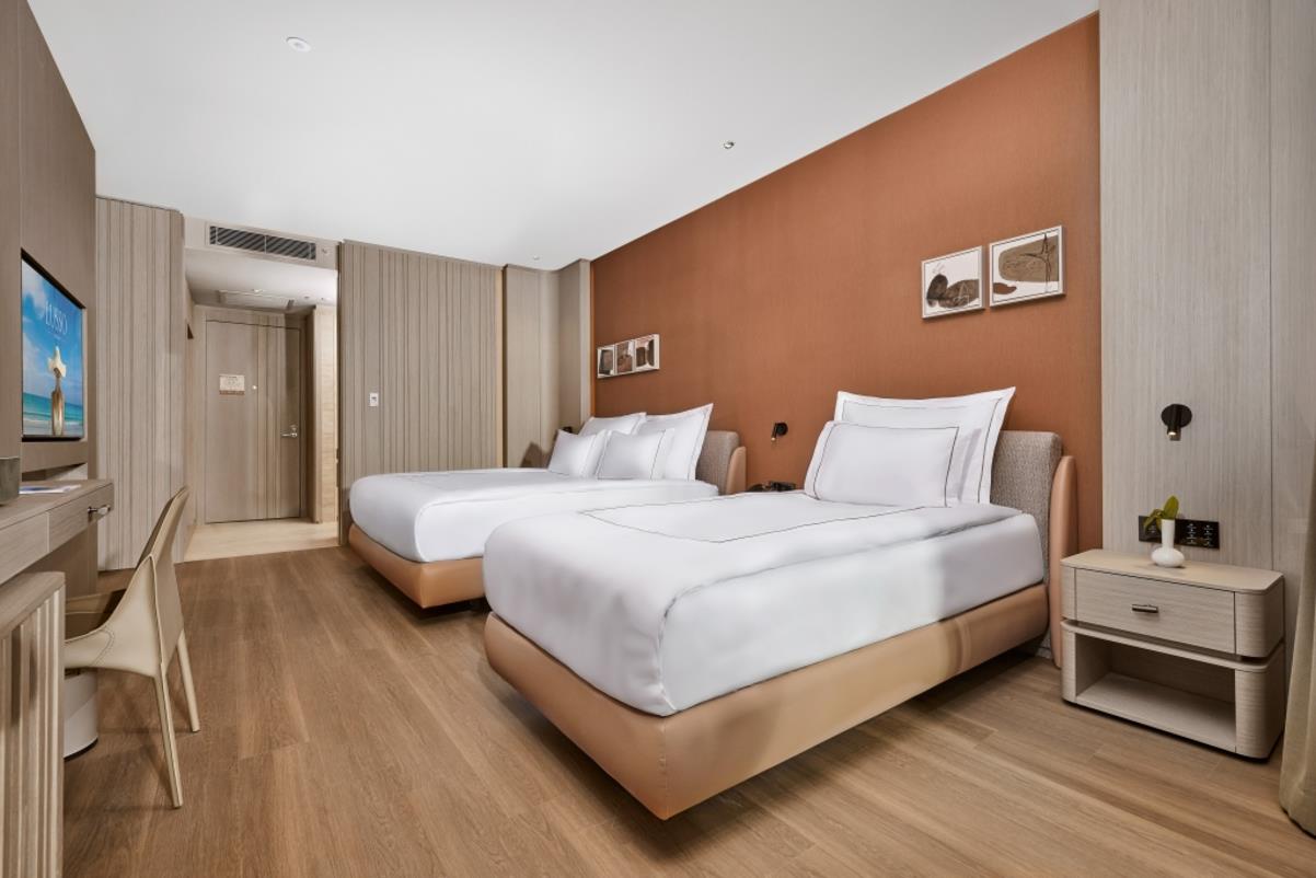 En fazla 3 yetişkin + 1 bebek (0-2 yaş) veya 2 yetişkin + 1 çocuk + 1 bebek (0-2 yaş).