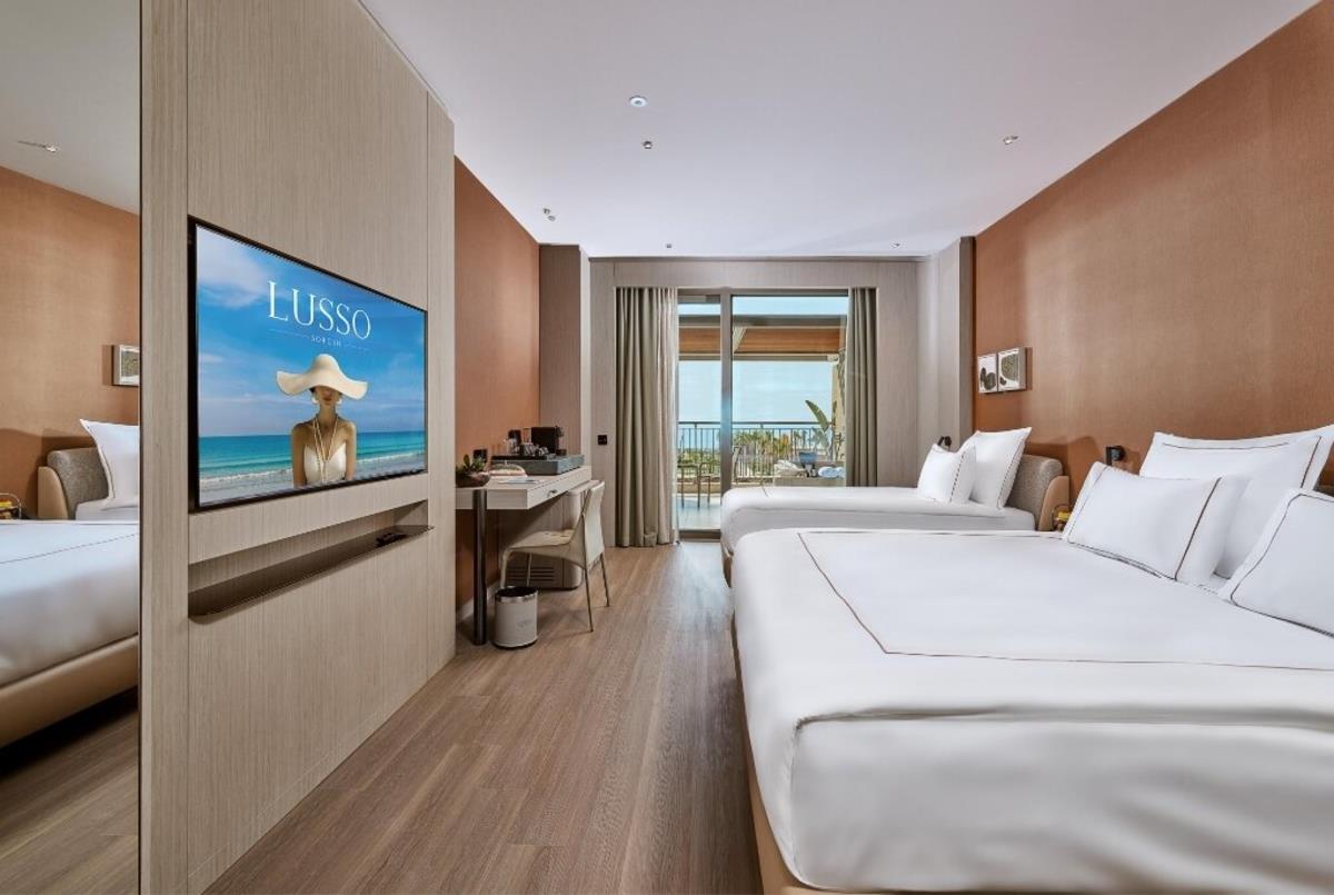 En fazla 3 yetişkin + 1 bebek (0-2 yaş) veya 2 yetişkin + 1 çocuk + 1 bebek (0-2 yaş).