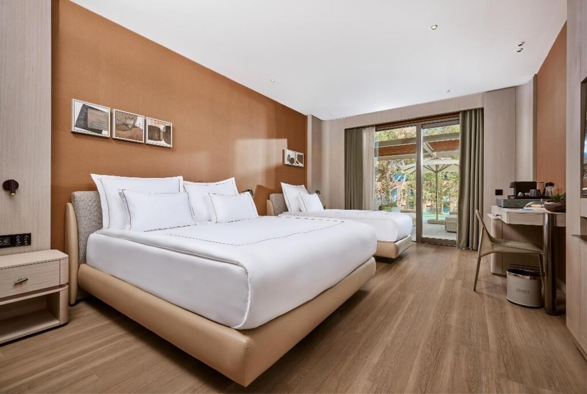 En fazla 3 yetişkin + 1 bebek (0-2 yaş) veya 2 yetişkin + 1 çocuk + 1 bebek (0-2 yaş).