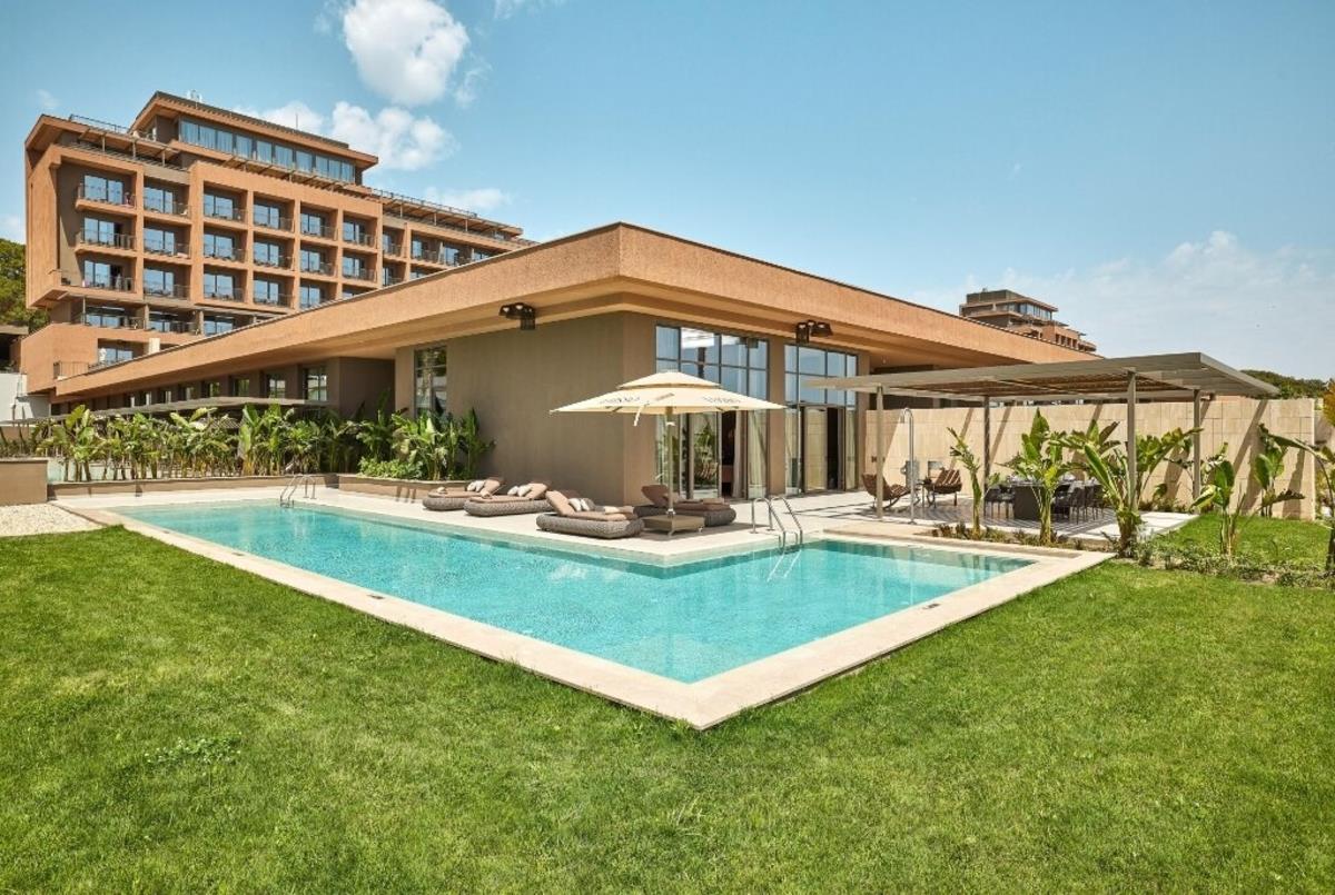 En az 2 yetişkin, En fazla 4 yetişkin veya 3 yetişkin + 1 çocuk.