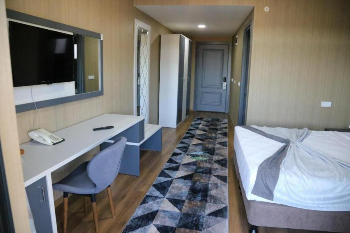 En fazla 2 yetişkin.