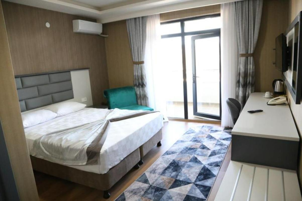 En fazla 2 yetişkin.