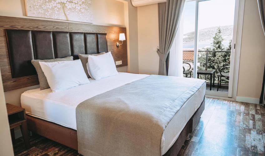 En fazla 2 yetişkin.