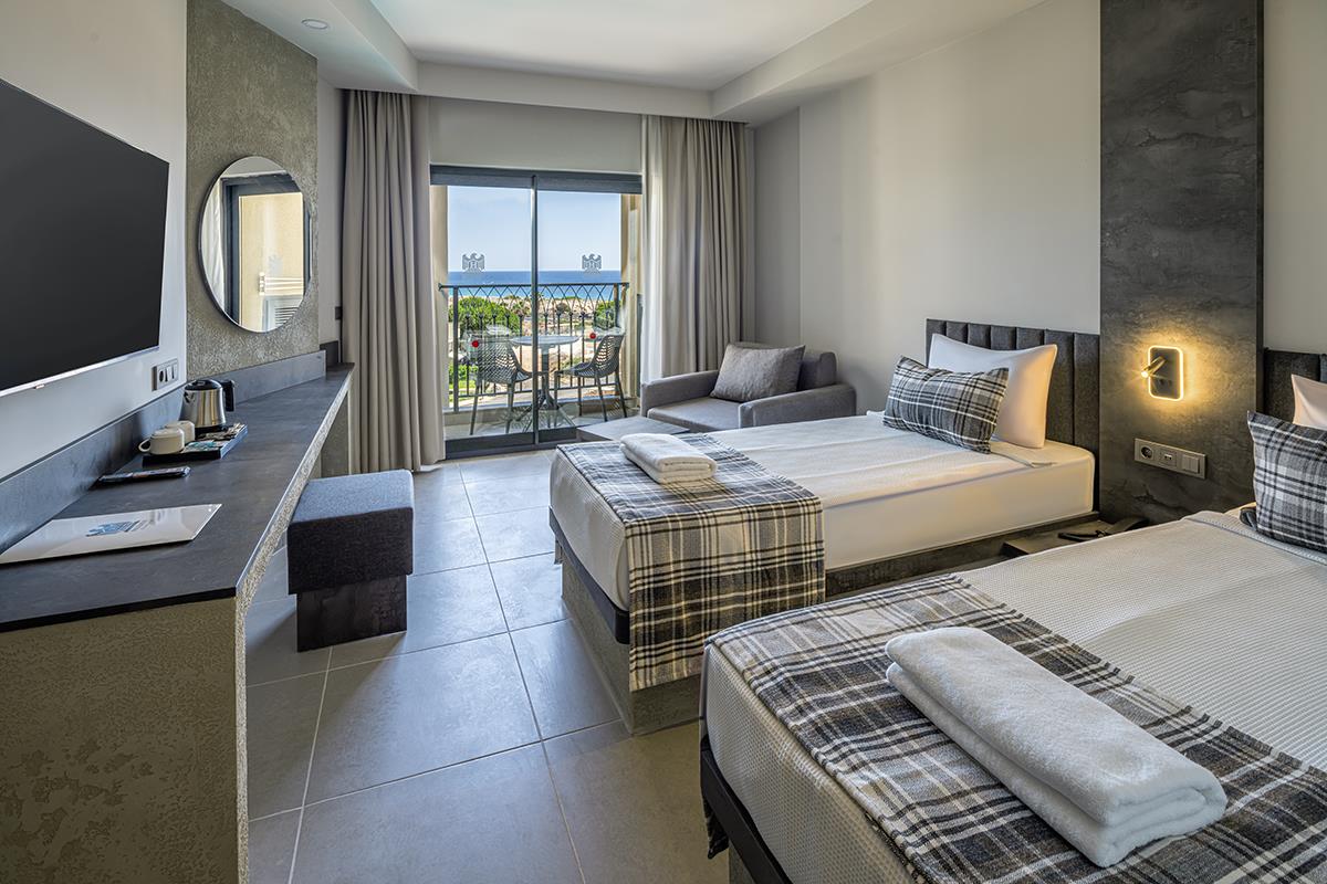 En fazla 3 yetişkin veya 2 yetişkin + 1 çocuk.