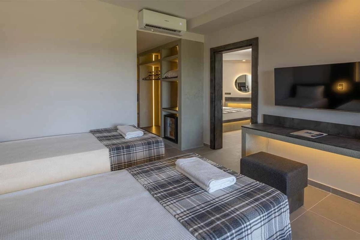 En az 2 yetişkin, En fazla 4 yetişkin + 1 çocuk veya 3 yetişkin + 2 çocuk.