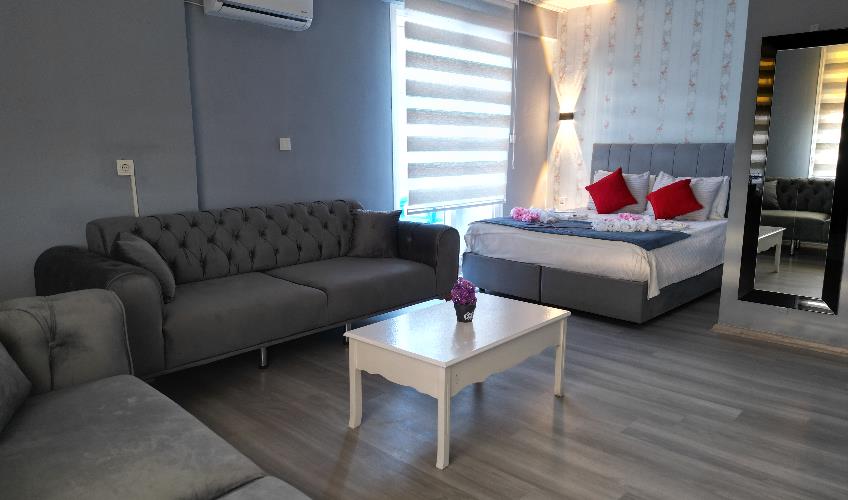 En fazla 3 yetişkin veya 2 yetişkin + 1 çocuk.