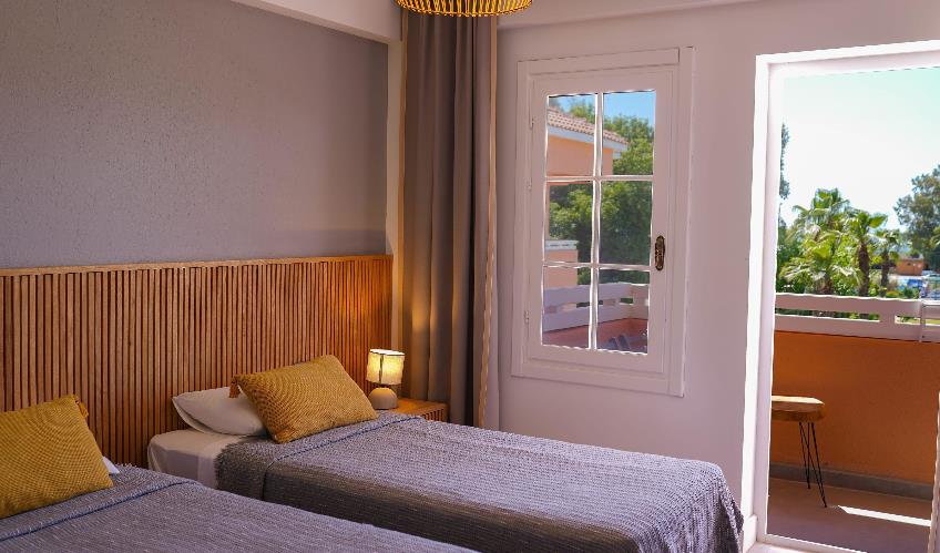 En fazla 2 yetişkin.