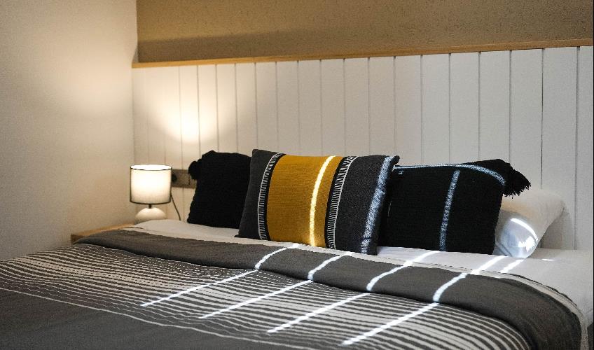 En fazla 2 yetişkin.