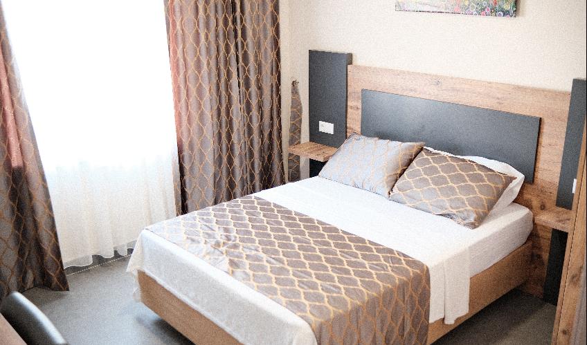 En fazla 2 yetişkin.