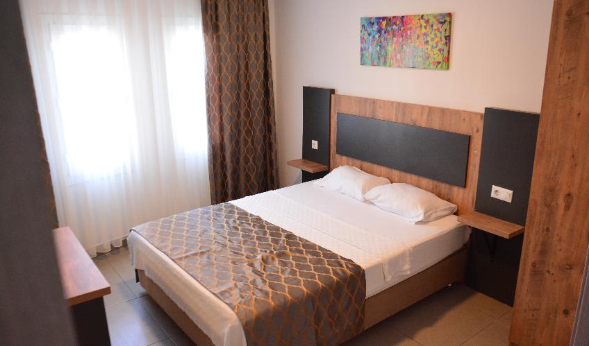 En fazla 4 yetişkin + 1 çocuk veya 3 yetişkin + 1 çocuk.